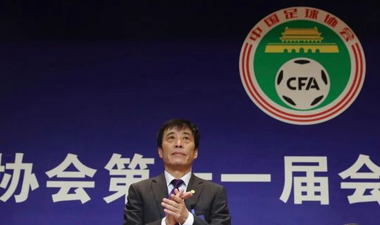 第54分钟，马丁内斯弃门出击破坏拉什福德单刀。